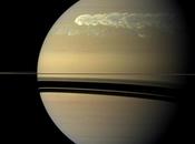 Saturne recoit l'eau lune encelade.