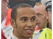 Hamilton devance d'un souffle Ferrari sous temps pluvieux