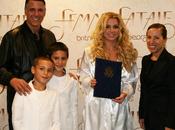 Britney reçoit prix officiel Hongrie