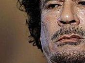Kadhafi potentat courtisé naguère, cadavre piétiné aujourd'hui