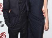 Look-couple suivre bleu marine d'Angelina Jolie Brad Pitt tapis rouge