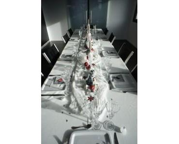 table de noël blanche, verte et rouge (et argentée)