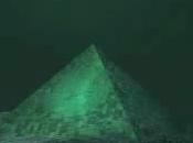 Deux pyramides verre géantes immergées découvertes dans Triangle Bermudes