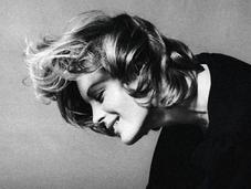 ROMY, beauté intemporelle fatale…