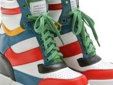 Hautes pieds baskets compensées