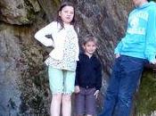 enfants dans merveilleux jardin