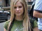 Avril Lavigne Elle touche seins copine