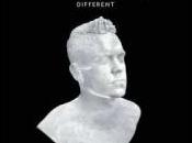 Robbie Williams poursuit promo album avec titre, Different.