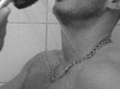 Steeven sous douche