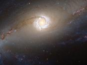 Hubble portrait région centrale galaxie spirale barrée 1097