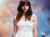 Découverte: L'envoûtante Gabrielle Aplin, numéro ventes Angleterre avec single, Power Love.