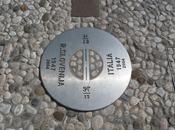 périple autour monde. douanier, héros