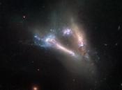 Deux galaxies s’embrassent