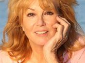 Mylène Demongeot vole secours abeilles