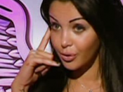 Anges Nabilla shampoing font buzz (vidéo)