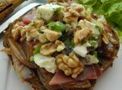 Tartine confit d'échalotes, roquefort, noix jambon