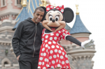 Mi-temps avec Minnie pour Lucas Moura Disneyland Paris