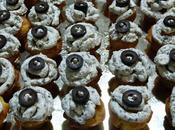 Cupcake chorizo-olives noires glaçage chèvre frais olives Chorizo black olive cupcake with goat cheese icing