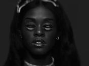 Azaelia Banks fait flipper dans nouvelle vidéo "YUNG RAPUNXEL"