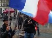 Paris, forêt parapluies contre haine homophobe