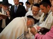 Circoncision deux bebes attrapent l’herpes apres rituel juif succion penis