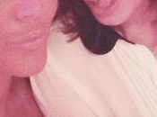 Anges sonne porte", Amélie ouvre "Hi, elle belle!" (vidéo)