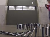 employés réalisent domino géant avec 10.000 iPhone