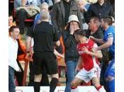 supporters frappent joueurs Blue Square Premier