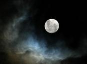 L'eau lune proviendrait notre planète