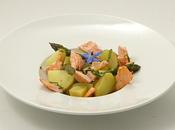 Salade tiede bonnottes, saumon, asperges vertes vinaigrette basilic