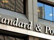 Standard Poor’s dégrade l’Italie menace encore d’abaisser notation