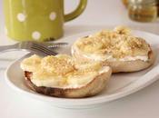 Muffin toasté fromage frais, banane, miel sésame grillé