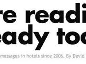 Depuis 2006, laissent messages dissimulés dans chambres d’hôtel