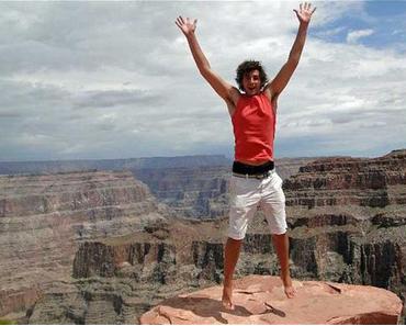 À 24 ans, il visite les 196 pays de la planète pendant cinq ans