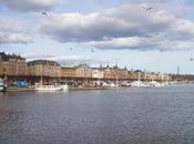 Dans port Stockholm, marins naissent