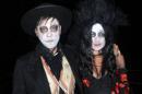 Halloween 2013 cache derrière couple lugubre squelettique