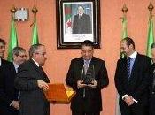 Cérémonie remise trophée international recherche cliniqueL’Algérie, première matière qualité
