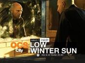 "Low winter sun" personnages damnés dans ville exsangue