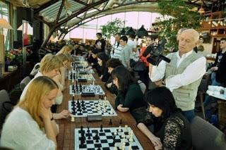 Echecs : Les blondes battent les brunes