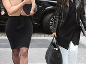 Kardashian avec fille North Kourtney lors leur arrivée chez Givenchy Paris 20.05.2014