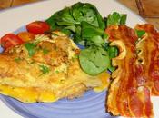 Omelette lard, salade mache, tomates cerises fines tranches lard grillees