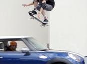 Tony Hawk saute dessus Mini skateboard