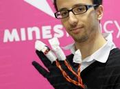 gants connectés posent mots langage signes