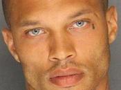 détenu plus sexy monde signe contrat mannequin