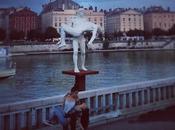 #Lyon quais peut aussi régaler spectacle touristes imitent statues