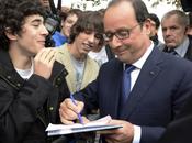 François Hollande signe d’excuse pour lycéen