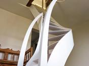 L'escalier design magnifie courbes