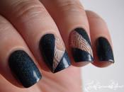 Strip Tease ongulaire Negative Space Nail