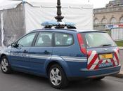 Ivre, tente violer voiture gendarmerie (Brest)