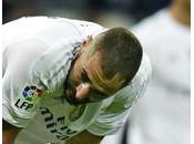 Marseilaise piano abruti crache terre